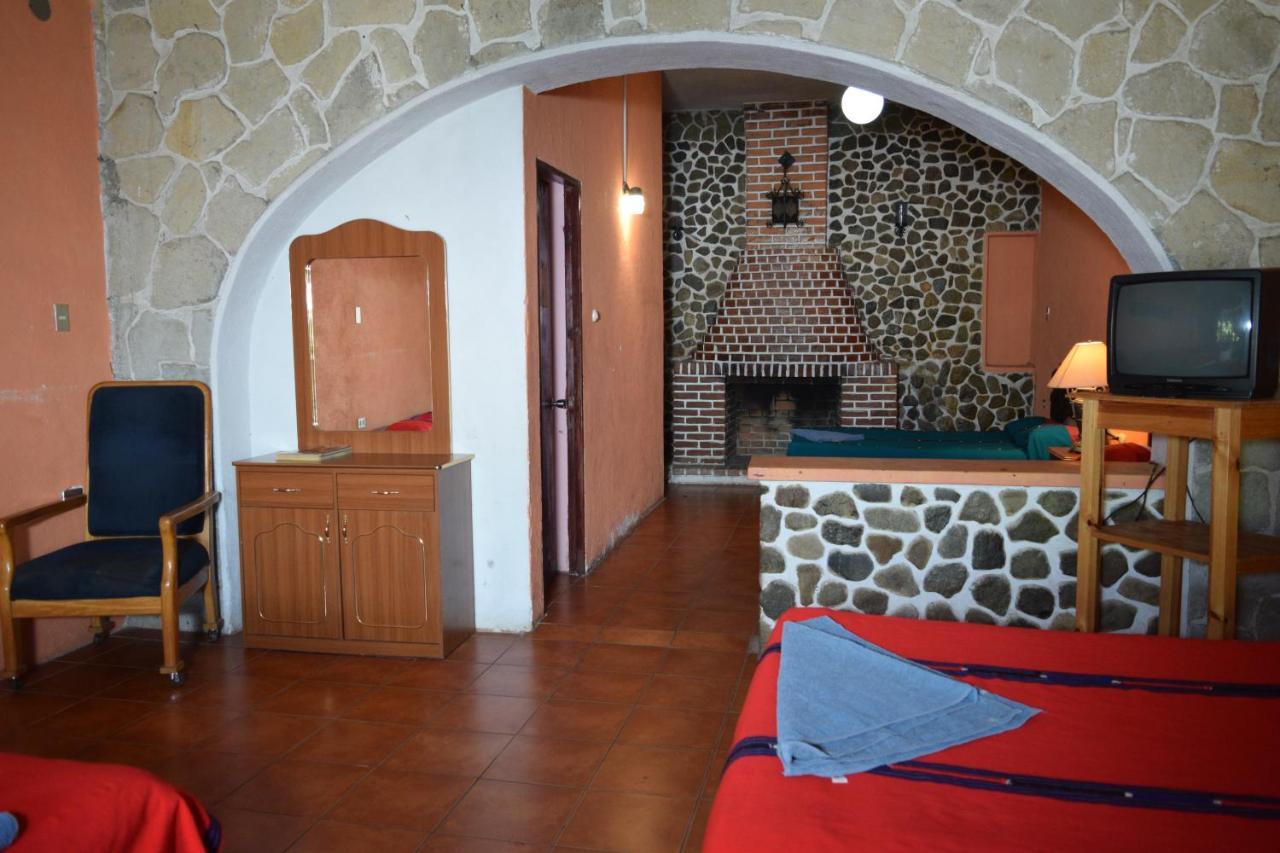Hotel Playa Linda Panajachel Eksteriør billede