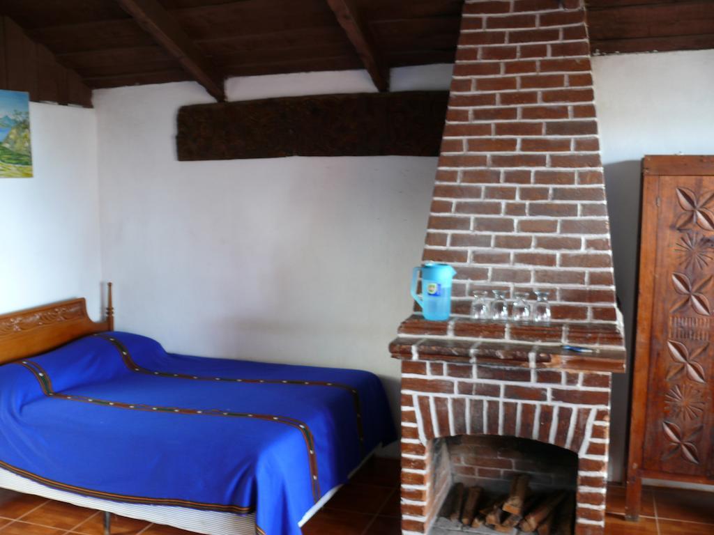 Hotel Playa Linda Panajachel Eksteriør billede