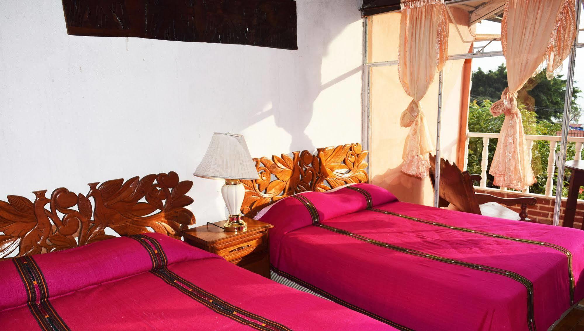 Hotel Playa Linda Panajachel Eksteriør billede