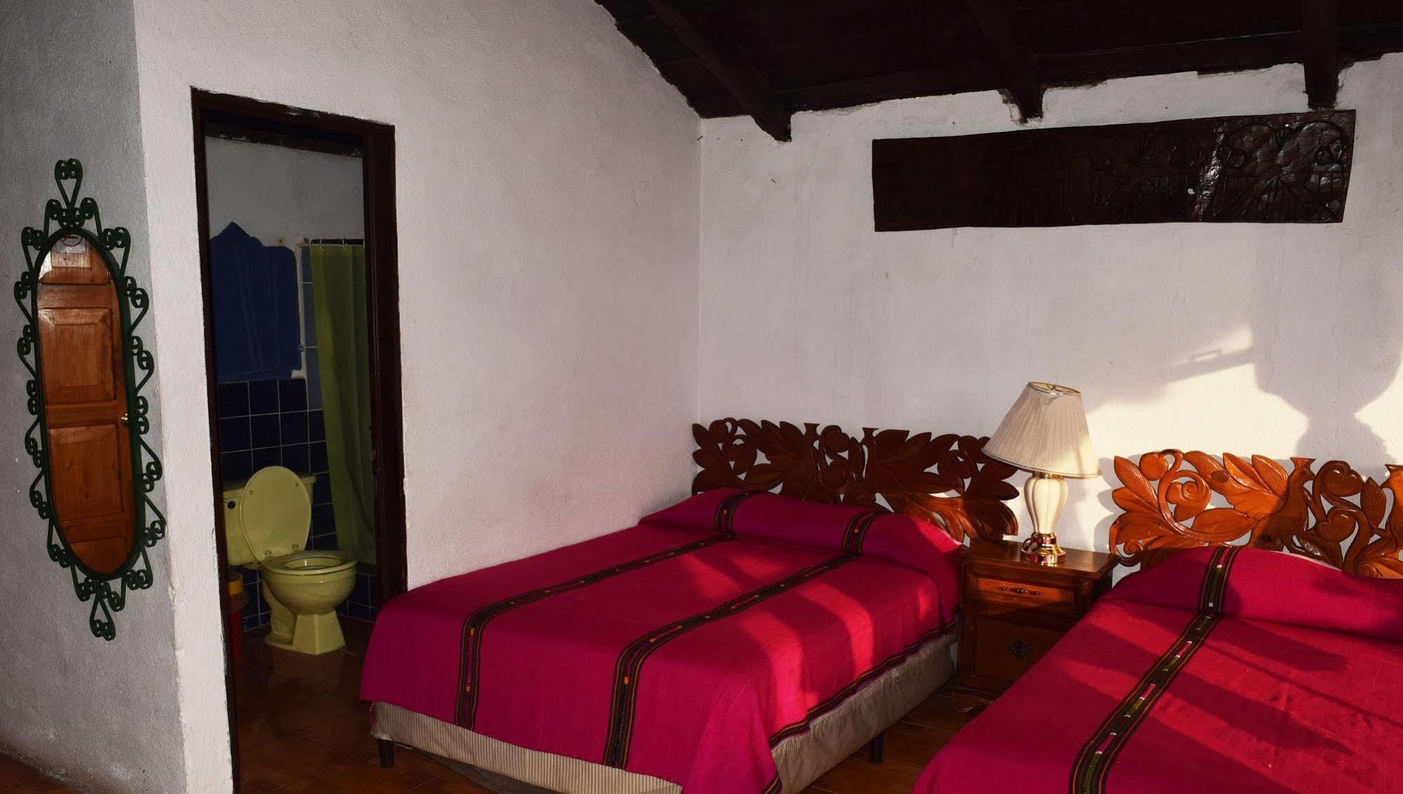 Hotel Playa Linda Panajachel Eksteriør billede