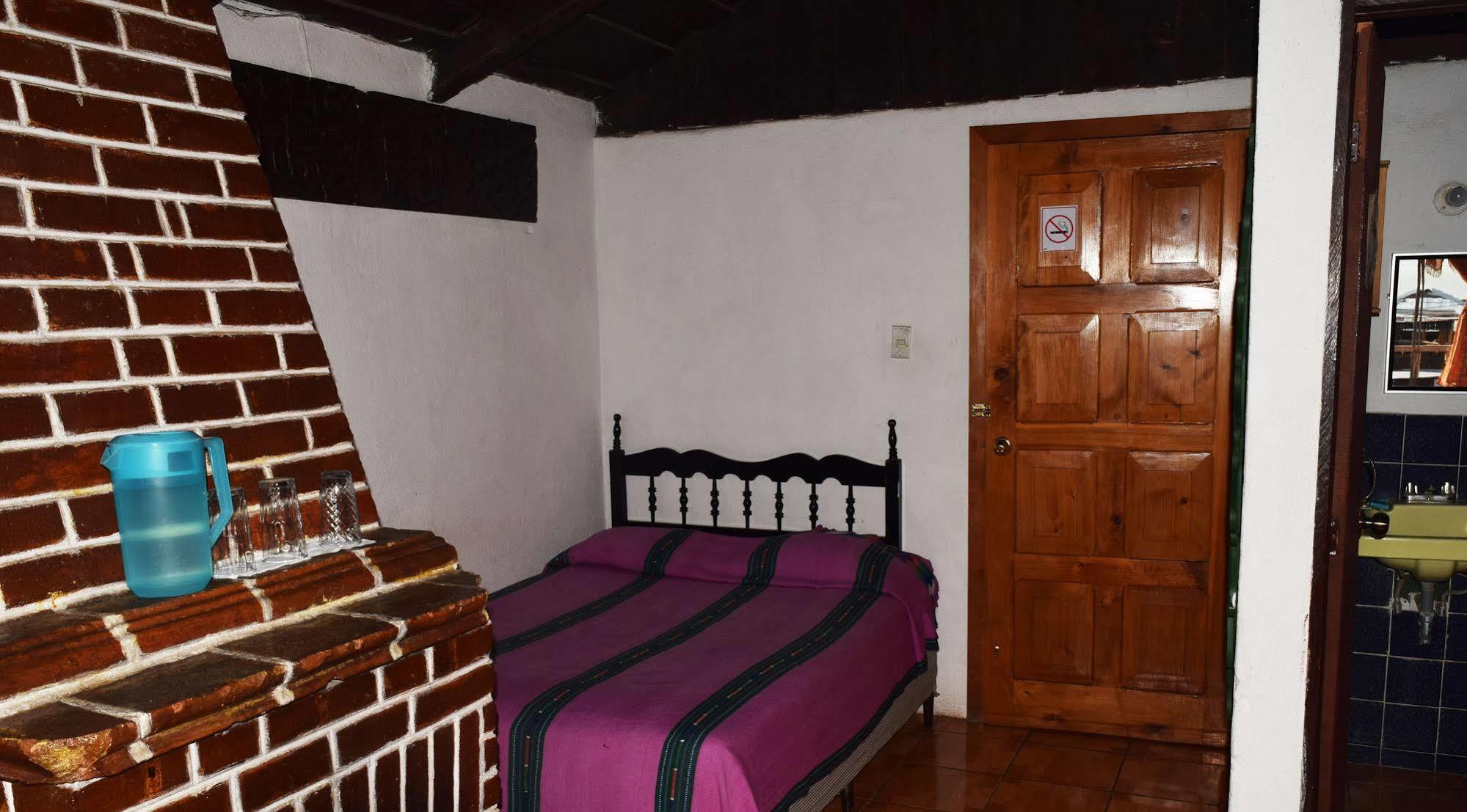 Hotel Playa Linda Panajachel Eksteriør billede